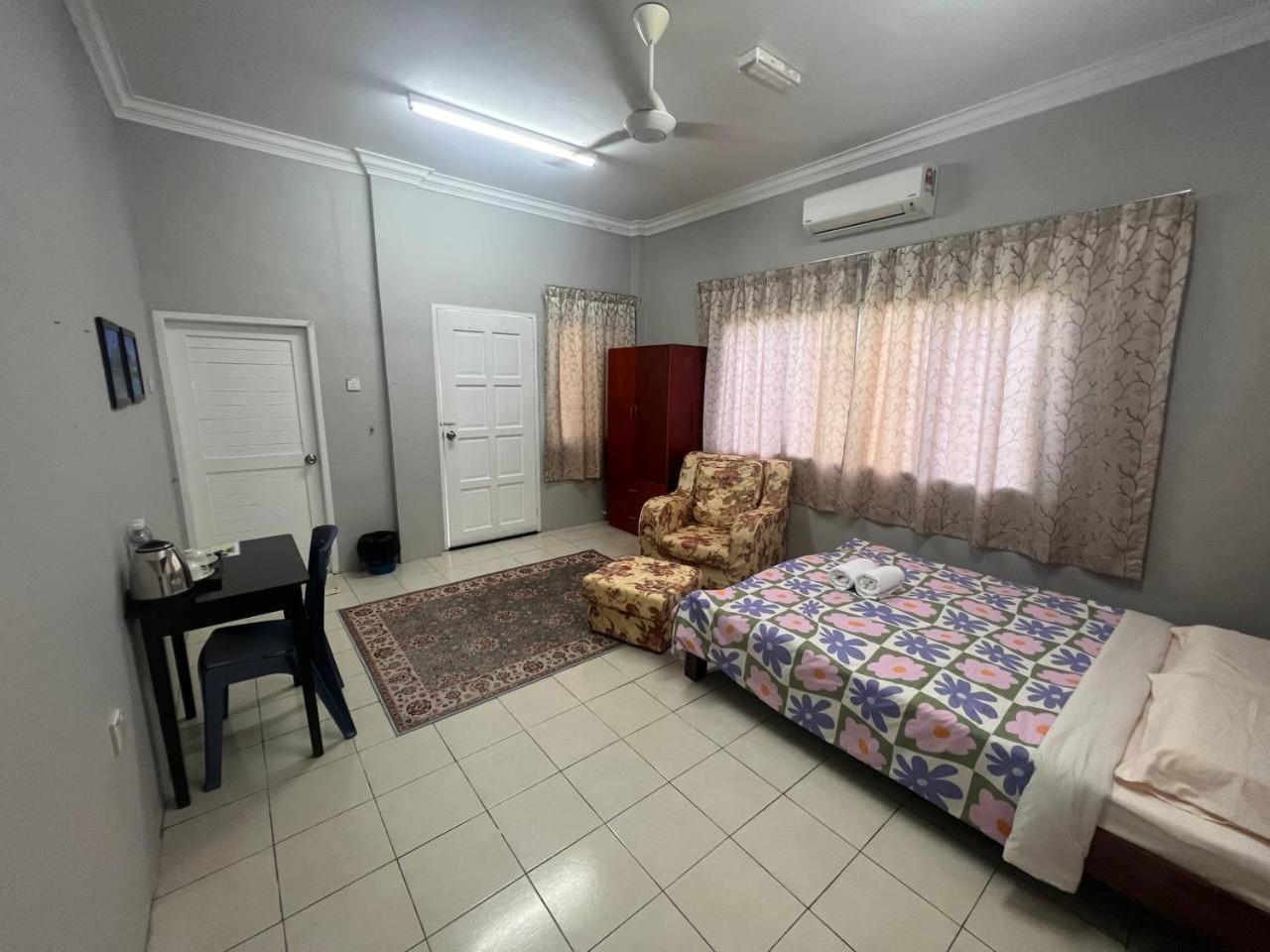 Hotel Putra Sentosa Retreat Camp, Sematan Chambre photo