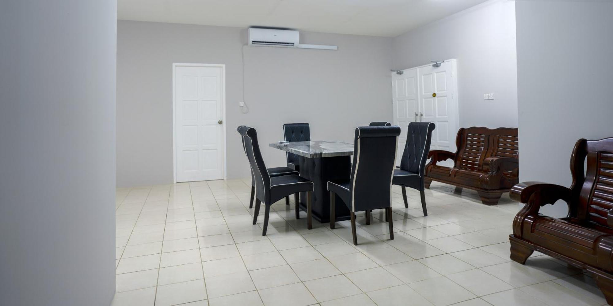Hotel Putra Sentosa Retreat Camp, Sematan Chambre photo