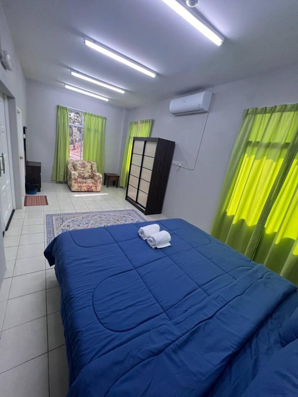 Hotel Putra Sentosa Retreat Camp, Sematan Chambre photo