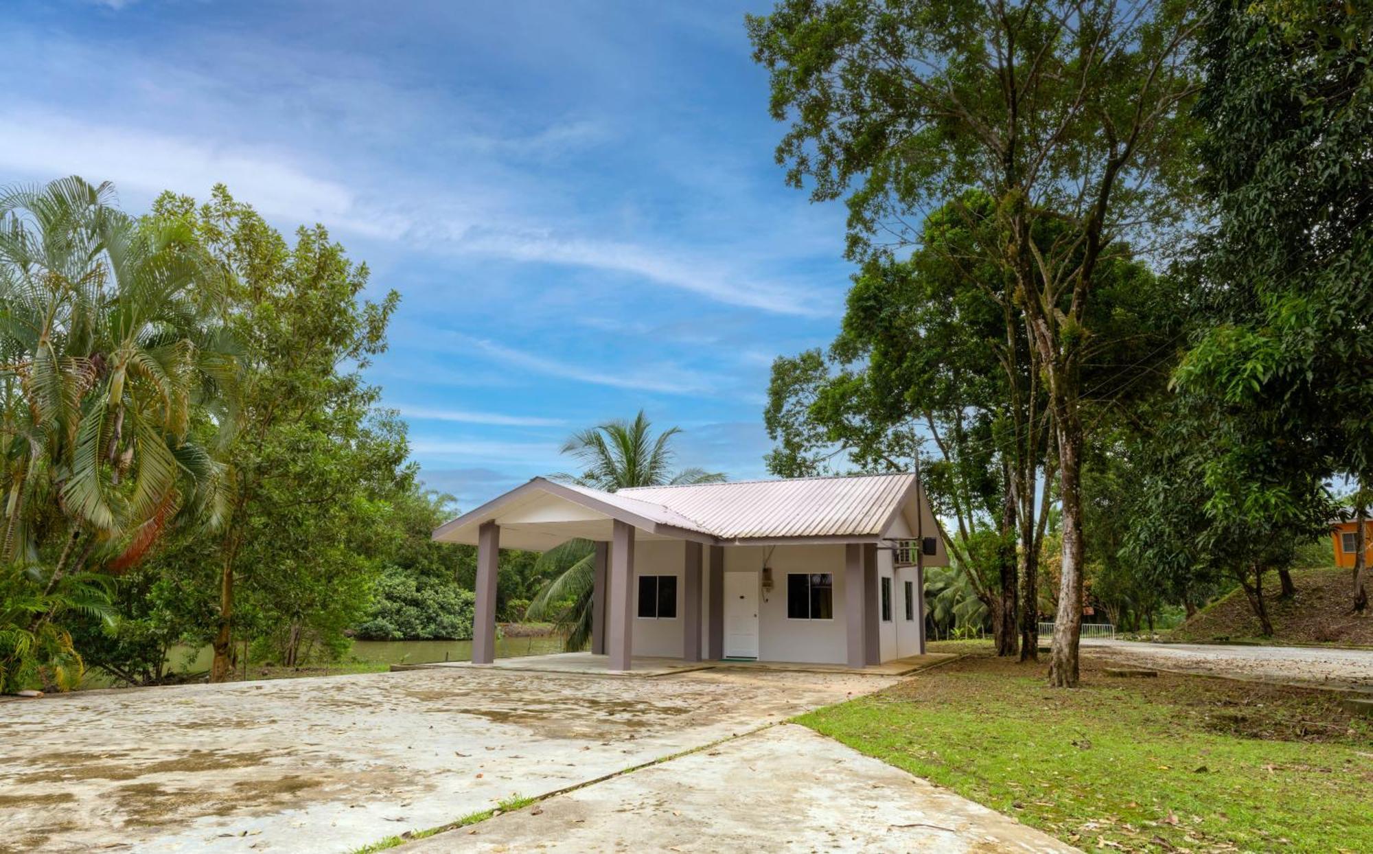 Hotel Putra Sentosa Retreat Camp, Sematan Extérieur photo